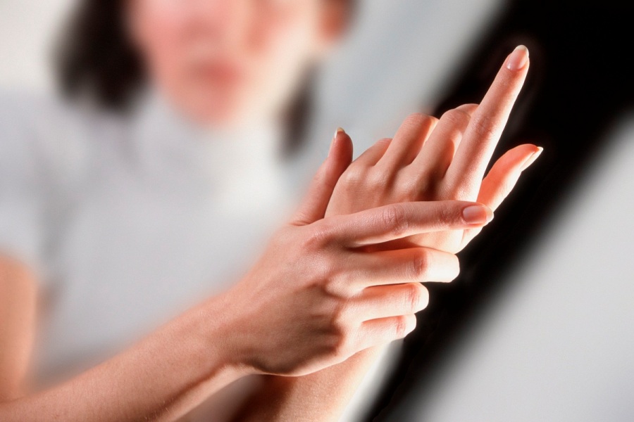 Онемение левой руки, причины и лечение